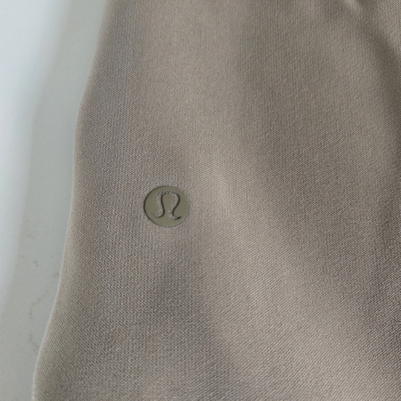 NWOT Lululemon On The Fly Skirt Woven Frontier Tan Elastic Waist Knee Length 8 - Picture 8 of 8